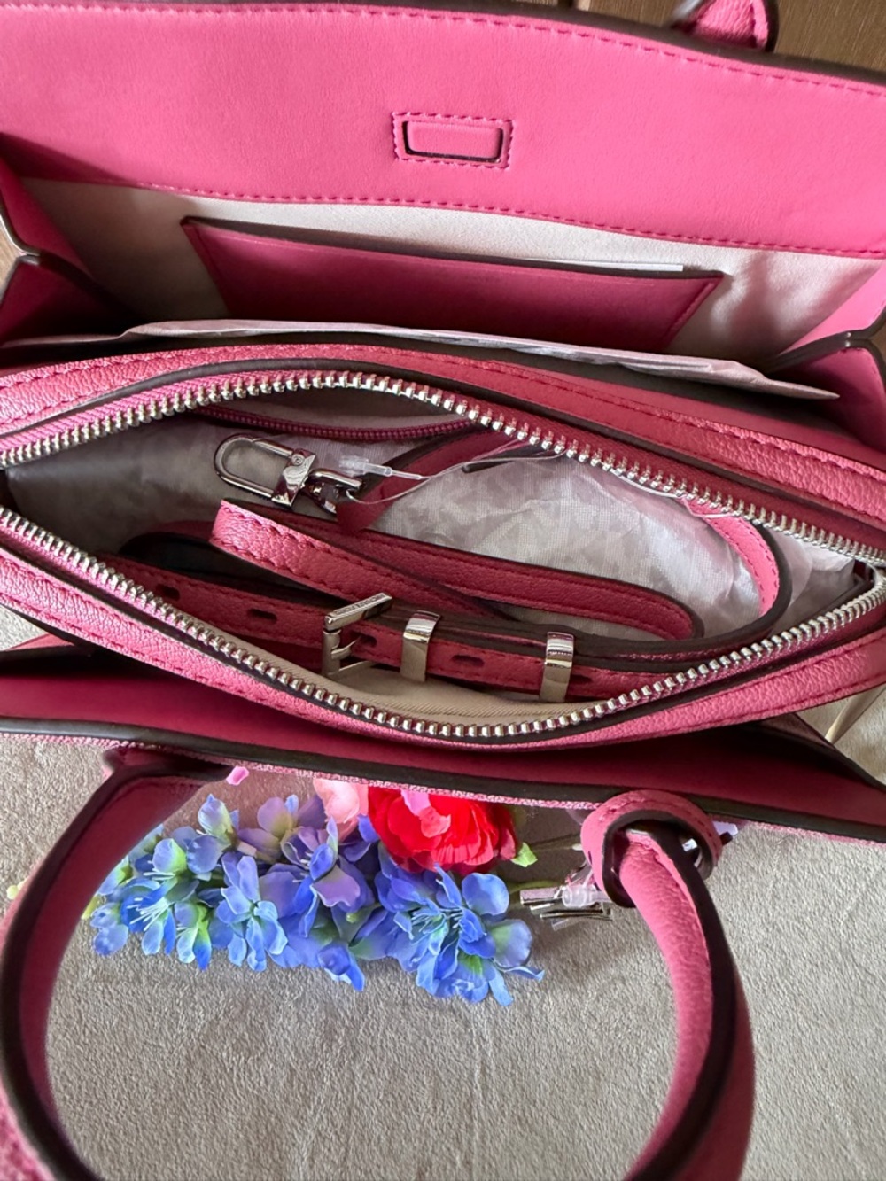 Michael Kors Laila Small Signature Logo Satchel NWT originally $280 - Picture 4 of 5